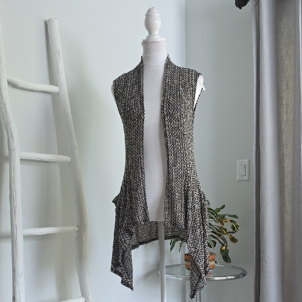 NWT Black and White Knit Assymetrical Open Vest W/Pockets